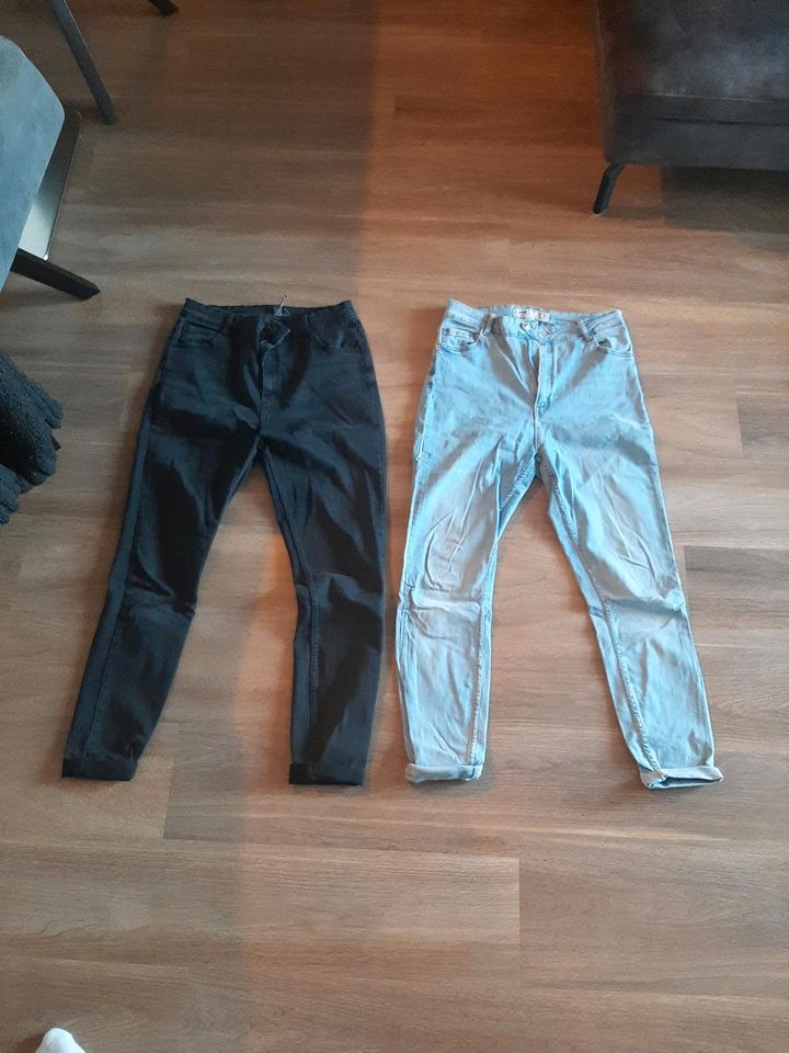 2 gut erhaltene Skinny Jeans hosen in Hamburg