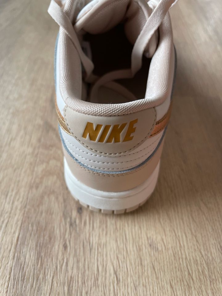 Nike Dunk Low Phantom Metallic Gold Damen NEU Gr.41 Sneaker in Losheim am See