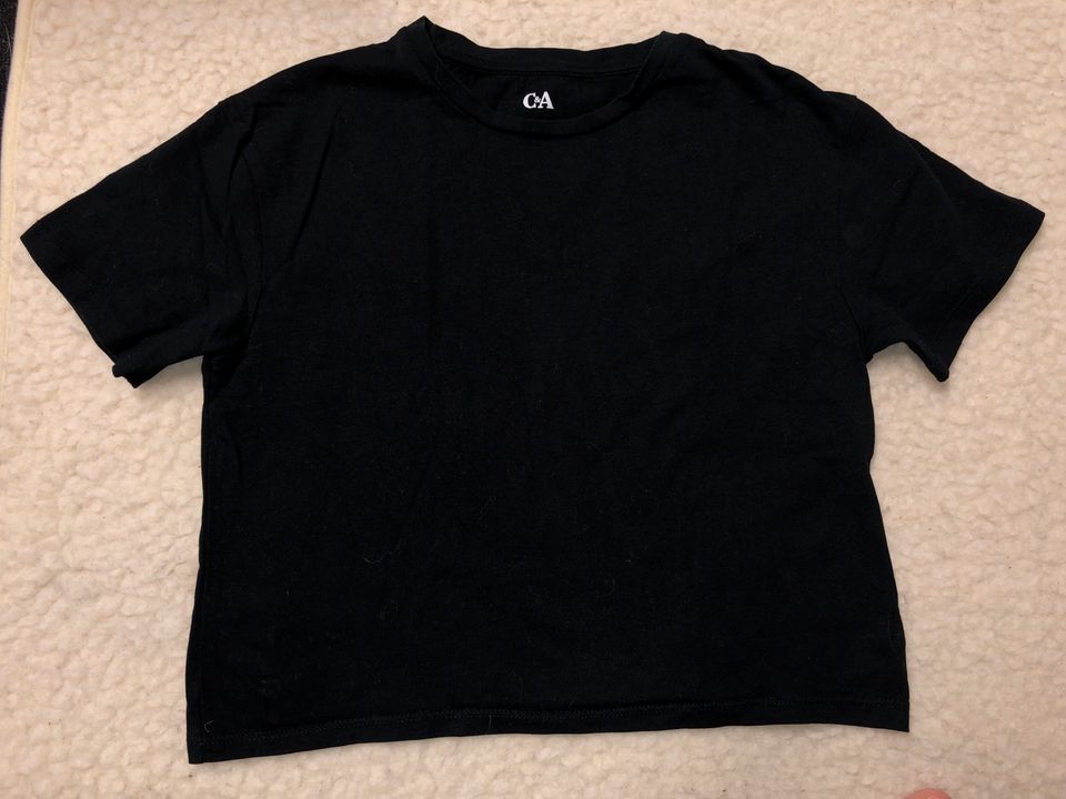 C&A Kurz-T-Shirt 152 schwarz neuwertig in Breitengüßbach