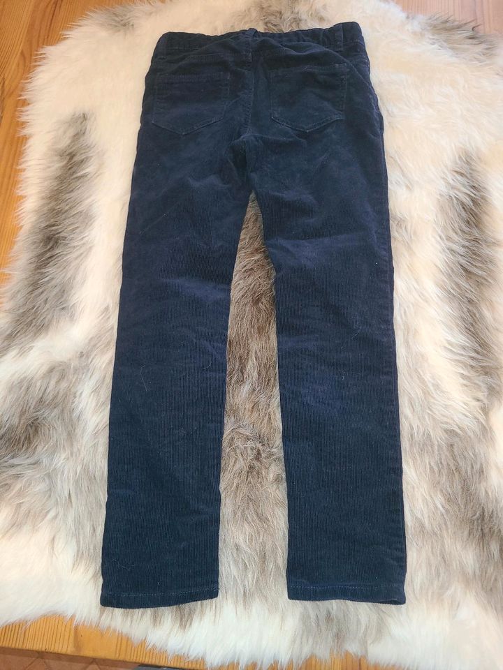 Cordhose Jungs Größe 122 H&M in Bentzin