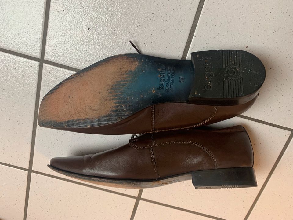 Herrenschuhe, 43, Bugatti in Wiesbaden