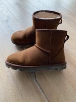 Ugg Essential Mini Leather boots schuhe braun 36 Hessen - Zwingenberg Vorschau