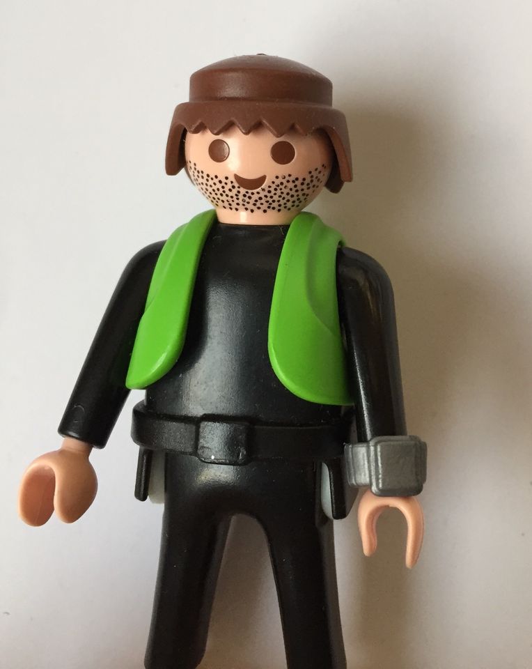 Playmobil Männchen Mann mit Bart grüner Weste Schwarze Kleidung in Süd -  Niederrad | Playmobil günstig kaufen, gebraucht oder neu | eBay  Kleinanzeigen ist jetzt Kleinanzeigen