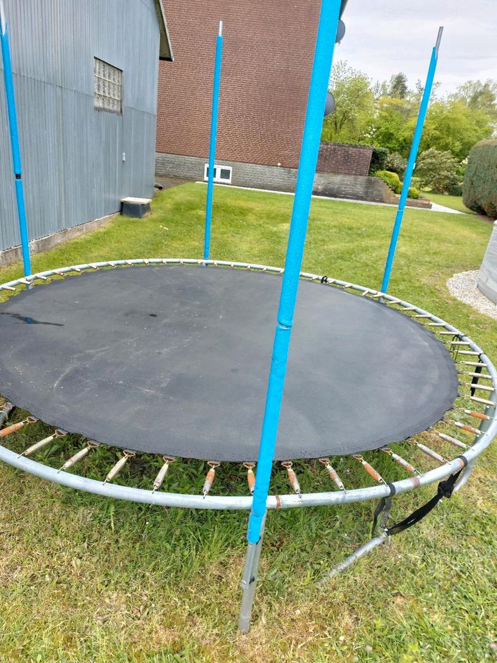 Trampolin an selbstabbauer zu verschenken in Hövelhof