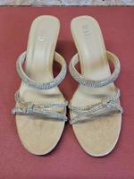 RAID BREANAH Pantolette Slipper Beige/Silber Gr.39 Neu Hessen - Stadtallendorf Vorschau