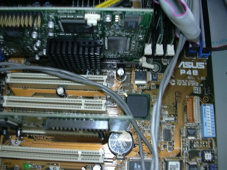 ASUS P4B m. 1,8 GHz CPU, 512MB RAM, Lüfter, Blende, Grafik ab in Mülheim (Ruhr)