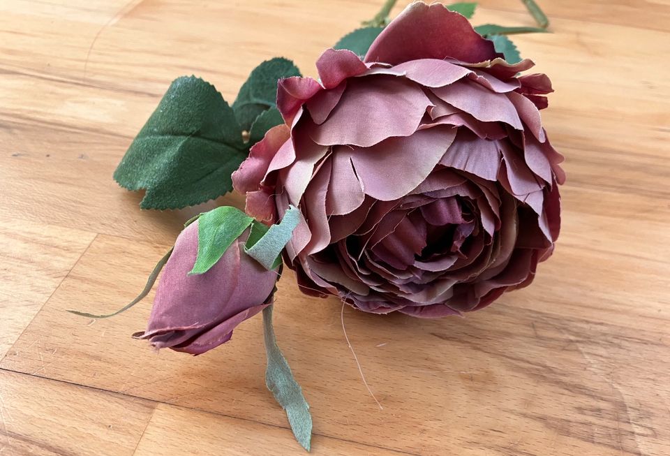 Kunstblume Rose Gesamtlänge 50 cm Top-Zustand in Frankfurt am Main -  Bockenheim | eBay Kleinanzeigen ist jetzt Kleinanzeigen