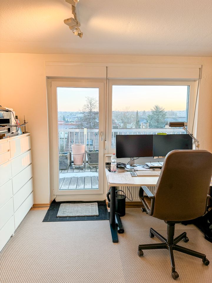 Penthouse mit 120qm Dachterrasse, zwei Garagen und Stellplatz inkl. E-Ladeinfrastruktur in Filderstadt