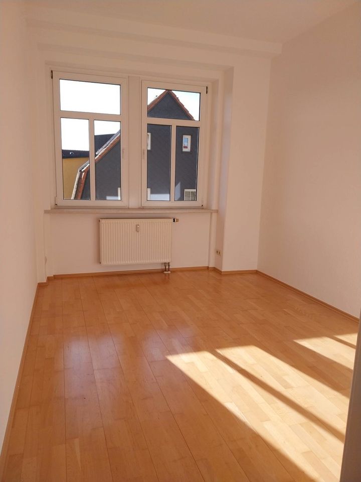 zentrumsnahe 3-Raum-Wohnung mit Balkon zu vermieten in Saalfeld (Saale)