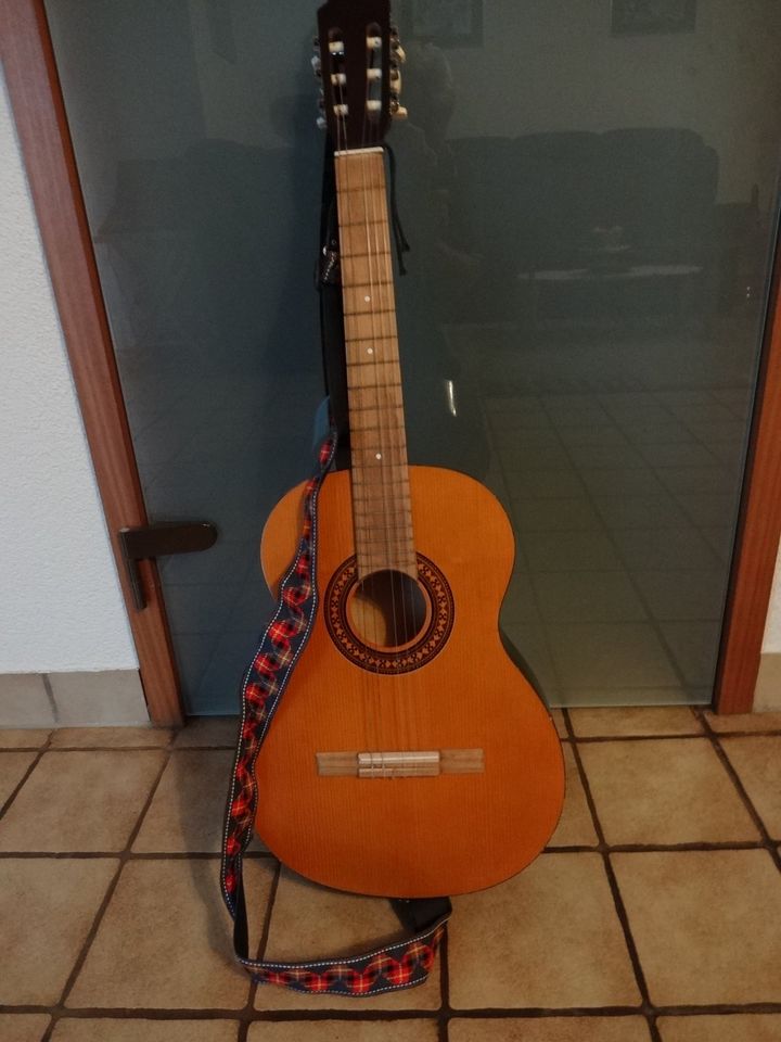 Ich verkaufe eine Gitarre ! in Wilnsdorf