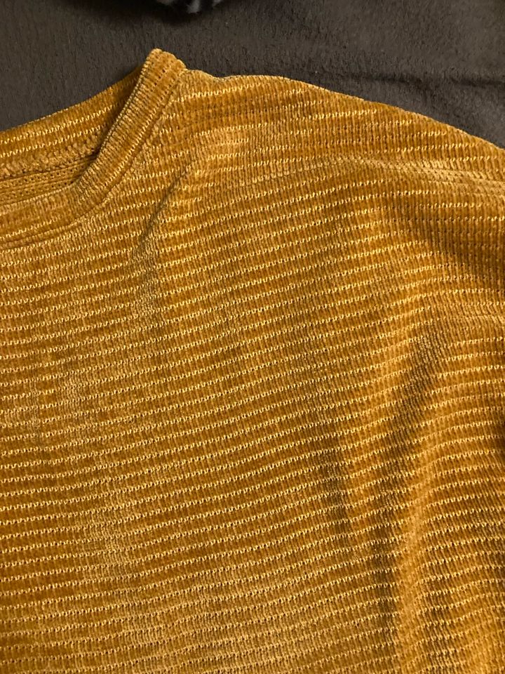 Super schöner gelber Pullover Gr. M in Neunkirchen am Sand