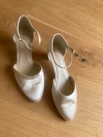 Brautschuhe Rainbow Club Größe 6 1/2 ivory Niedersachsen - Celle Vorschau