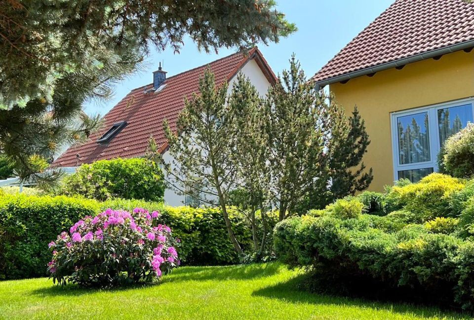 Sehr schönes, geräumiges Einfamilienhaus mit tollem Garten, 2 Bädern, Keller und 2 Kinderzimmern in Ichtershausen