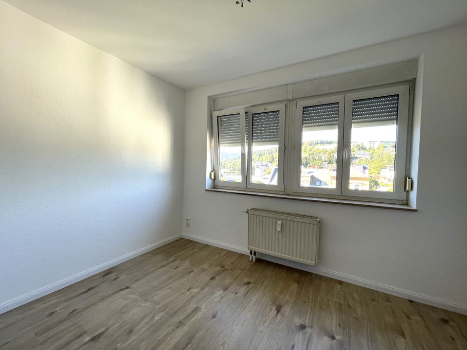 Geräumige 2,5-Raum Wohnung mit Einbauküche in Klingenthal in Klingenthal