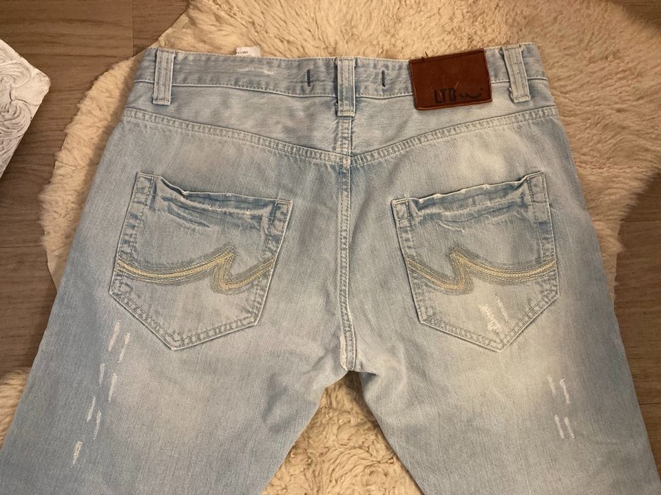 LTB Jeans Hollywood Straight 33/32 helle Waschung Used Look in Oberursel (Taunus)
