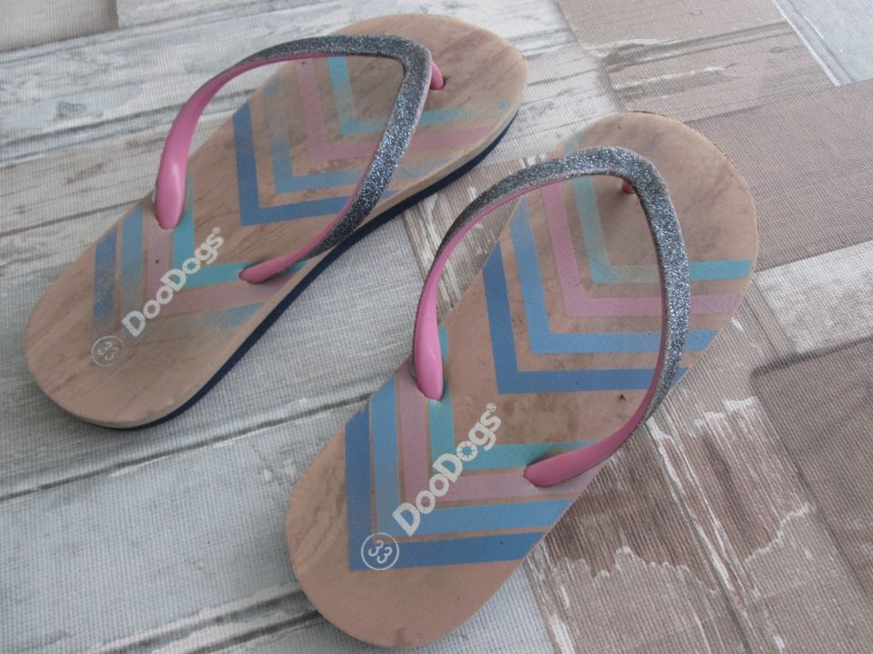 Mädchen Flip Flops Gr. 33 Doo Dogs in Jessen (Elster)