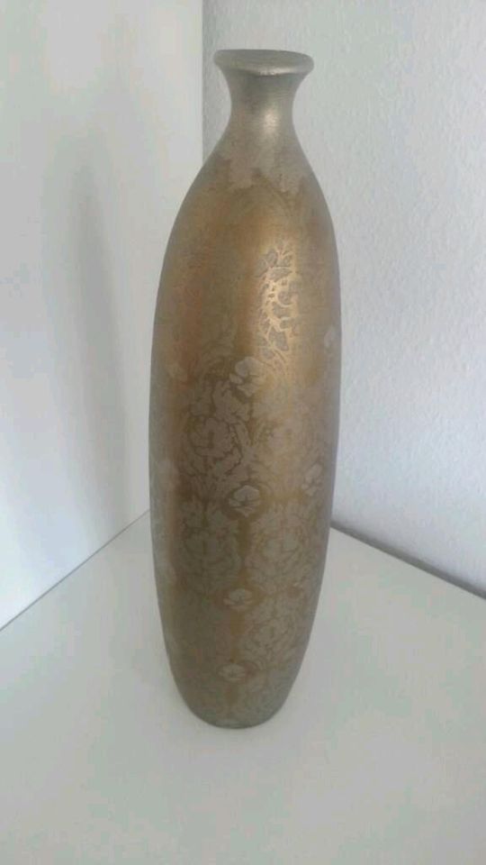 Vase  von  DEPOT  50 cm matt goldfarben Ornamente in Riedstadt