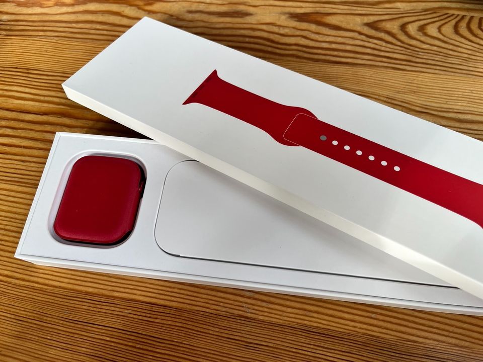 Apple Watch 7 Product Red 45mm LTE in Berlin