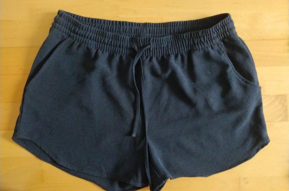 Damen Shorts Only in Rheinau