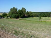 Grünfläche zwischen Bebauung, Sportplatz und Pferdeställen bei Glashütten in der Nähe von Königstein - provisionsfrei kaufen Hessen - Glashütten Vorschau