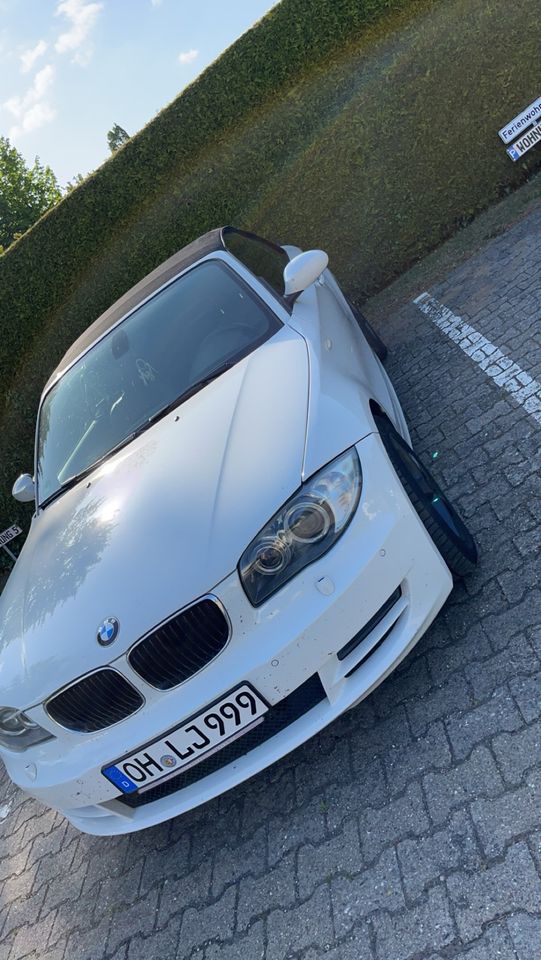 BMW 120i Cabrio weiß in Grömitz