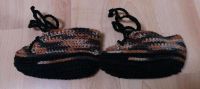 ** 2x Baby Schuhe gehäckelt Turnschuhe Chucks Baden-Württemberg - Stockach Vorschau