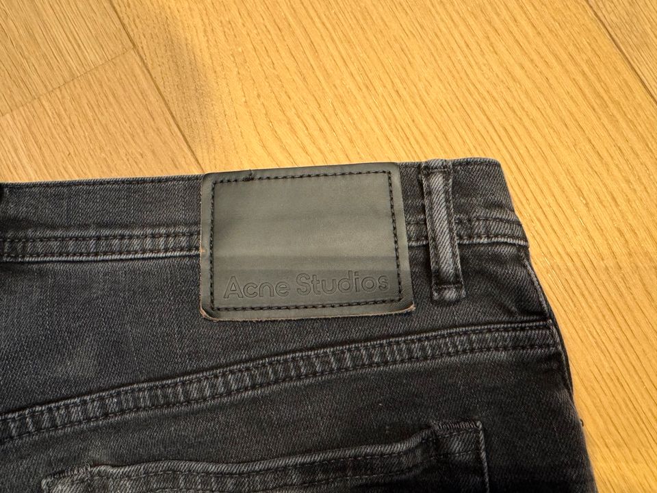 Acne Studios Jeans, Grau/Anthrazit, EUR 31/32 in Düsseldorf