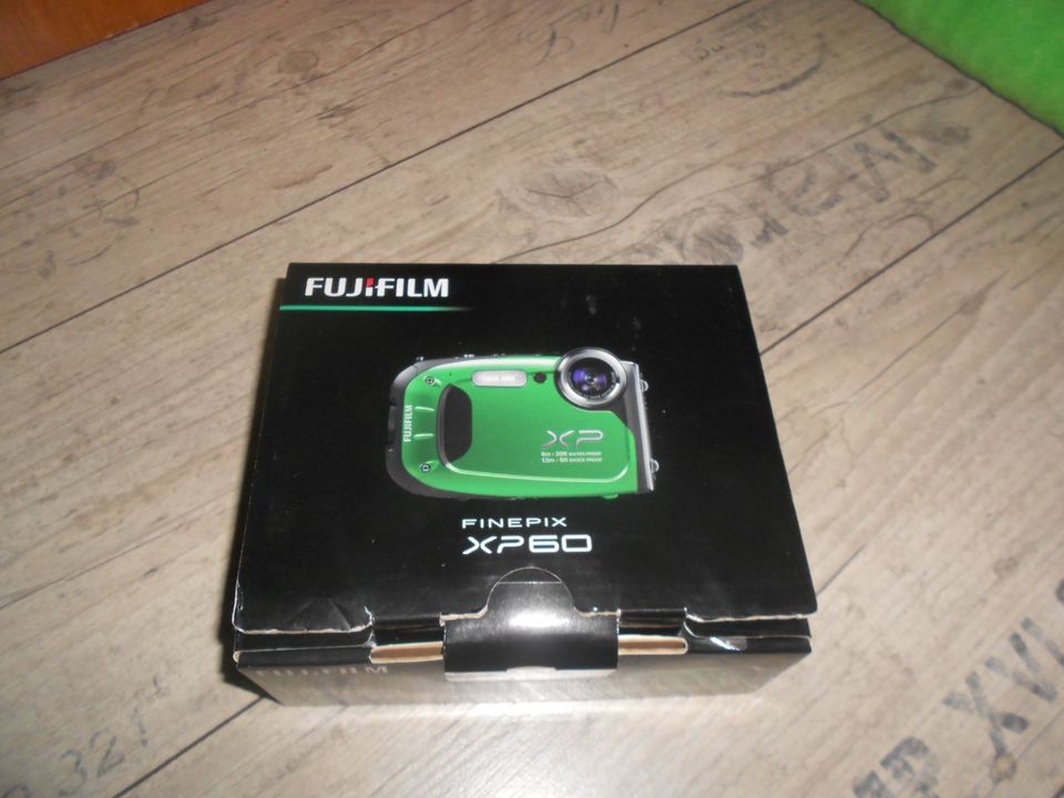 Kamera von FUJI XP60 in grün in Duisburg