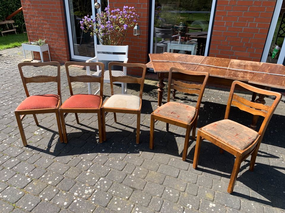 Stühle Antik Esszimmer Küche Holz alt Vintage in Stapel (bei Husum)