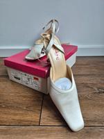 Hochzeitsschuhe Rainbow Club Größe UK 6,5 EU 40 Ivory Brandenburg - Dallgow Vorschau
