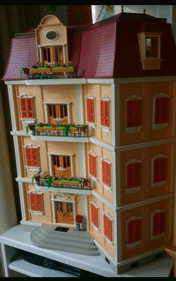 Playmobil mein großes Puppenhaus 5302 mit viel Zubehör in Lüneburg
