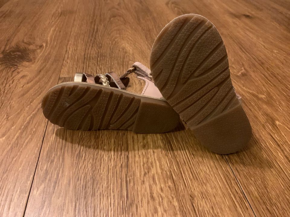 Sandalen Mädchen Größe 21 in Radebeul