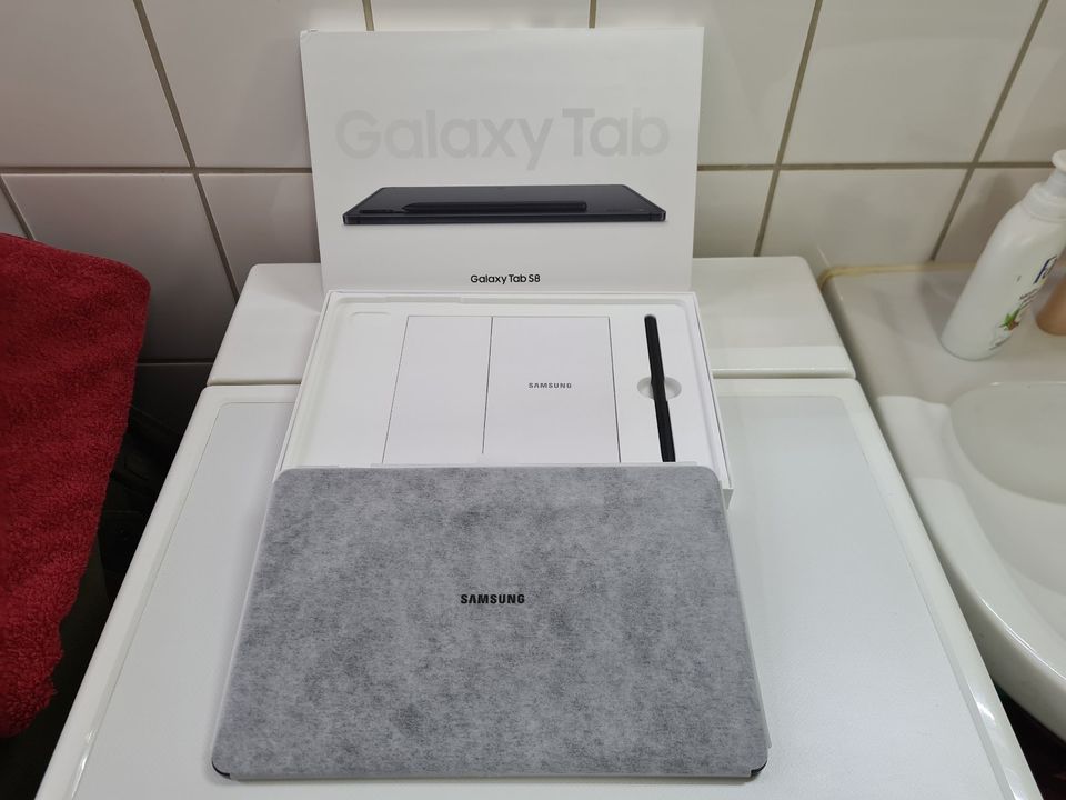 Samsung Galaxy Tab S8 WiFi SM-X700 128 GB in Berlin