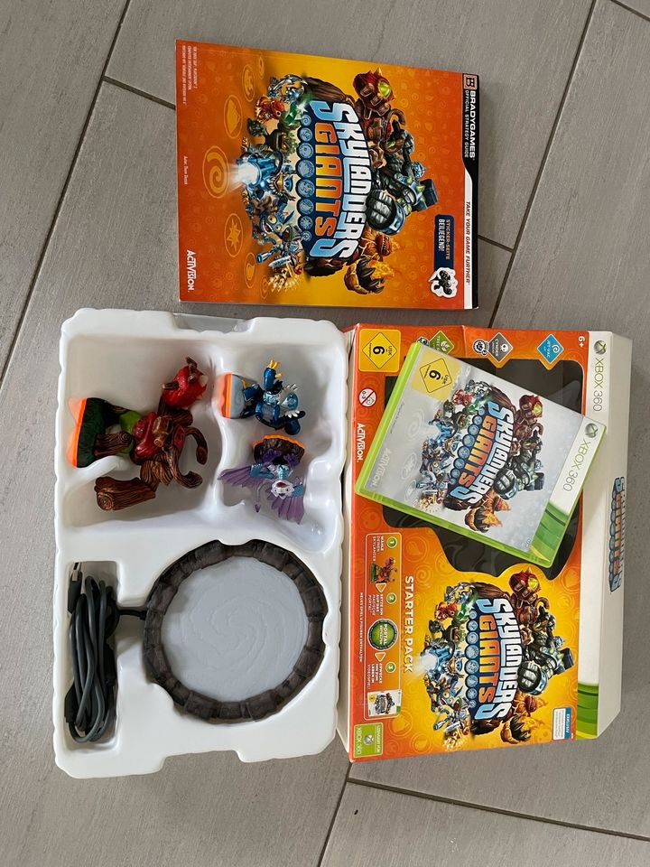 Skylander Starterset inkl. Album/Karten plus 10 Spielfigure in Bonn