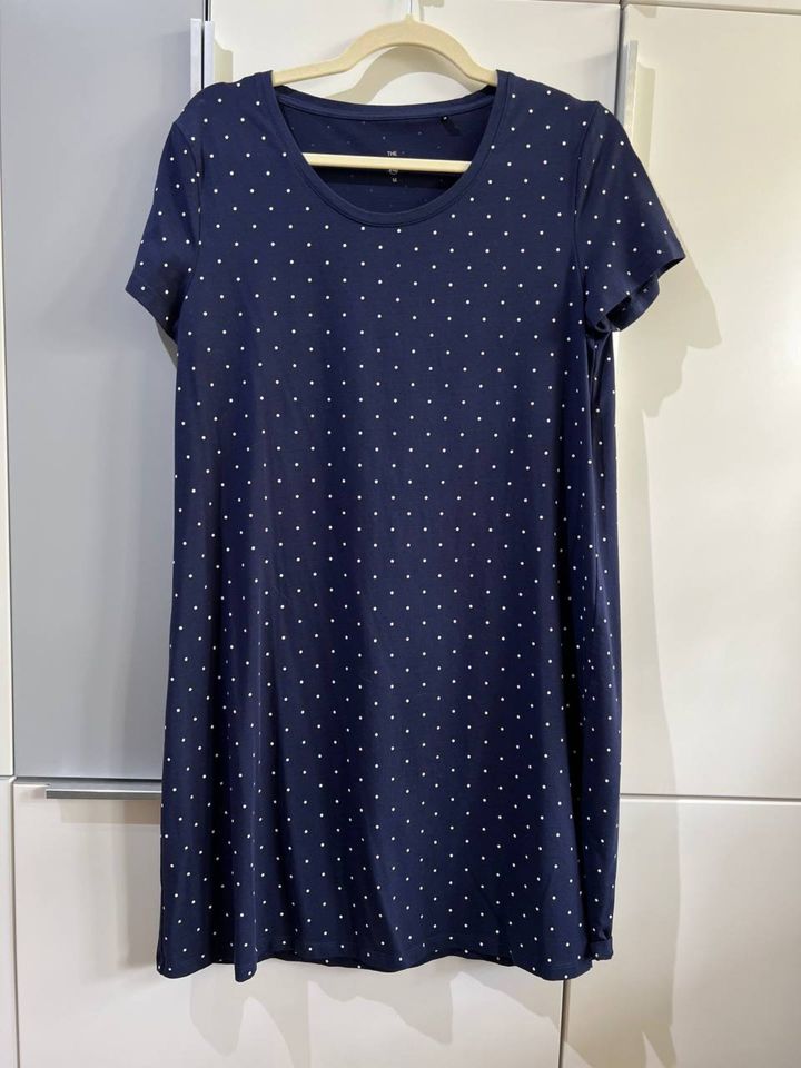 C&A Größe M Kleid Basics dunkelblau mit weißen Punkten Rundhals-A in Langen (Hessen)