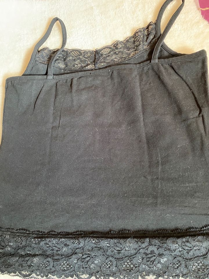 ++ Airfield ++ Damen Top schwarz mit Spitze Gr. 38 in Mainz