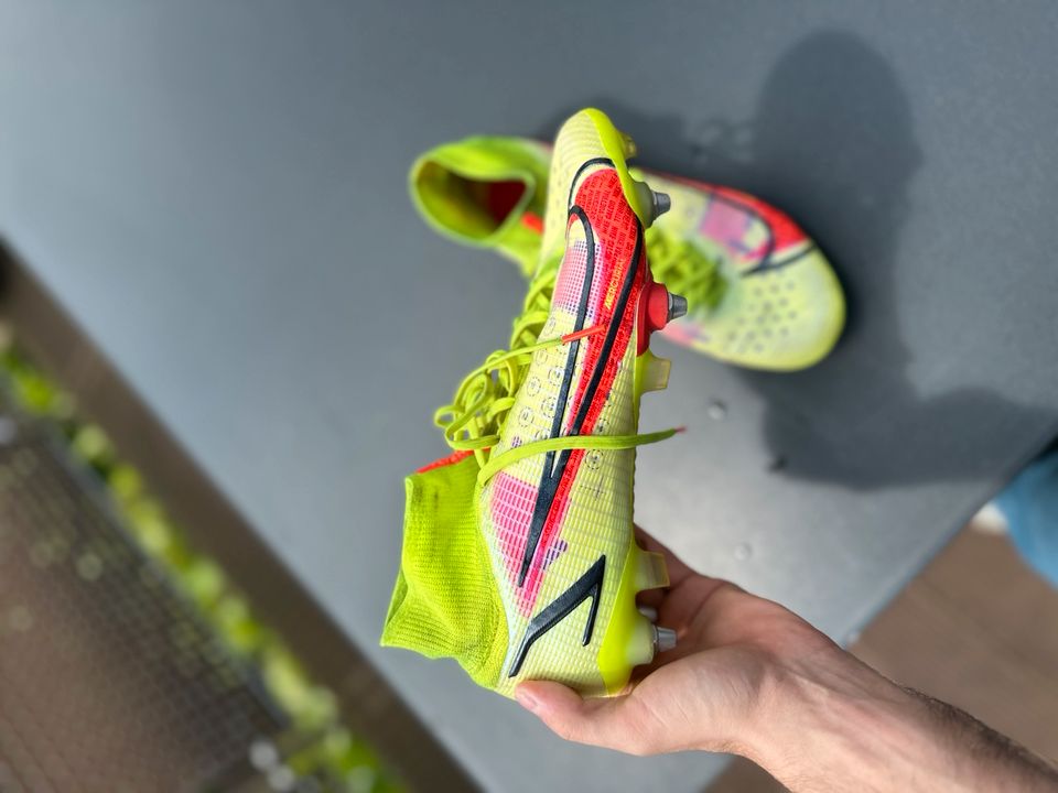 Nike Mercurial Schraubstollenschuhe Größe 42,5 in Karlsbad