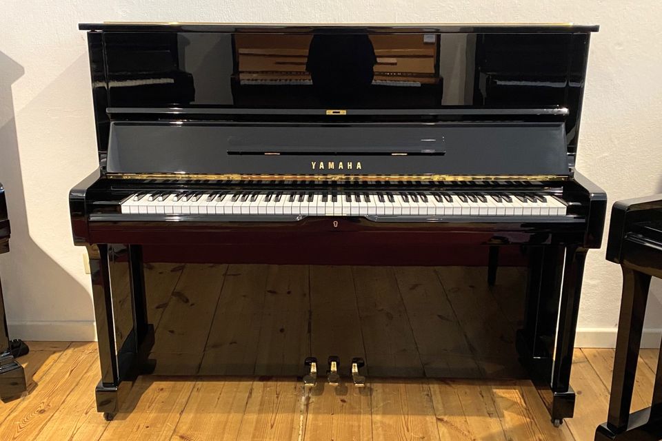 Yamaha U1 Klavier, 121, Schwarz, 1A! Als Silent Klavier mögl.⭐⭐⭐ in Berlin