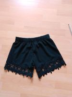 Shorts kurze Hose Größe S Bund 42 cm Versand 2,50€ Hessen - Butzbach Vorschau