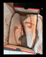 Nike Dunk Low PRM Größe 44,5 Fossil Rose Neu Max Force 1 Jordan Kr. Altötting - Emmerting Vorschau