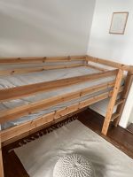 Kinderhochbett aus Holz inkl. Matratze mit waschbarem Schonbezug Niedersachsen - Braunschweig Vorschau