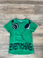 T-Shirt Kopfhörer cool grün „attitude is everything“ Gr128 nur 2€ Bayern - Germering Vorschau