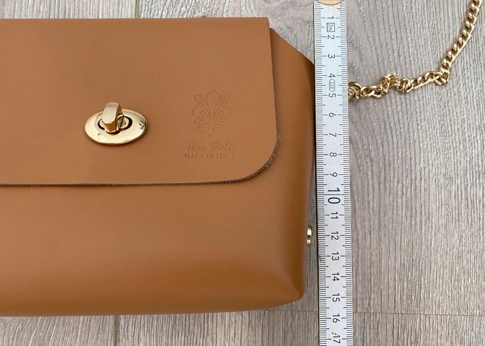 Umhängetasche Vera Pelle Italy Leder Cognac Kette Gold wie NEU! in Struppen