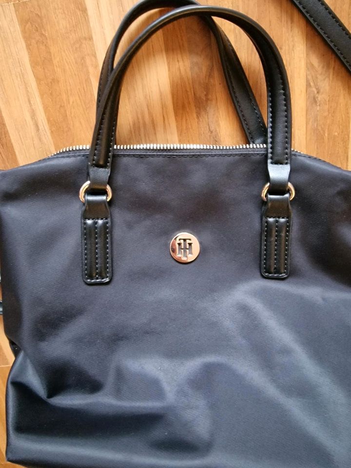 Handtasche von Tommy Hilfiger in Rösrath