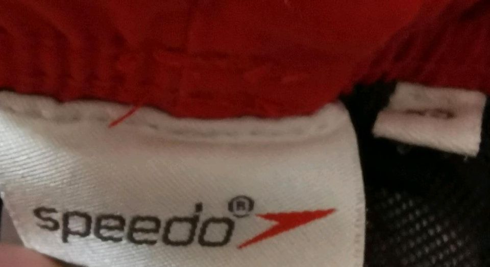 Speedo Badeshorts XS rot schwarz in Mönchengladbach