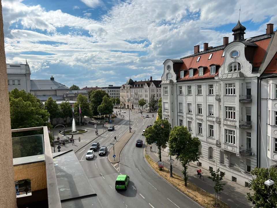 ILIEV IMMOBILIEN: Möbliertes und gut gelegenes WG-Zimmer mit schönem Ausblick in BOGENHAUSEN / AM PRINZREGENTENPLATZ in München