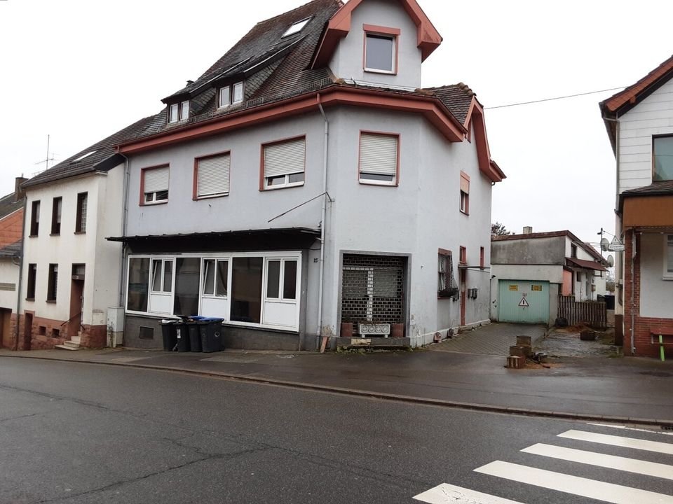 Voll vermietete Immobilie mit 5 Wohneinheiten in Neunkirchen-Wellesweiler zu verkaufen: Eine Investition mit Potenzial! in Neunkirchen
