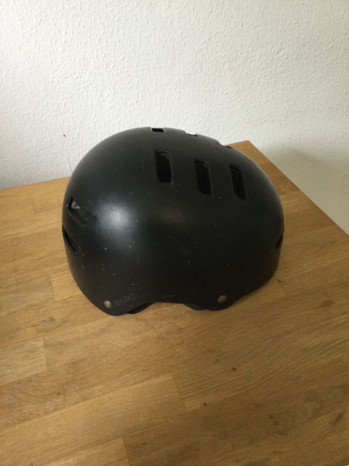 Kinderhelm Fahrradhelm Skaterhelm von Bell, Gr. M / 55-58 cm in Bremen