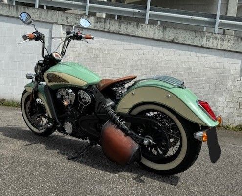 Indian Scout Grün/Beige Baujahr 2018 in Hamburg