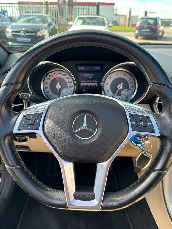 Mercedes SLK 200  in schwarz / beige in Mönchengladbach